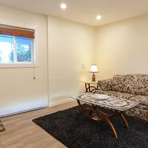 Holiday home Modern Spacious 1 Bedroom In Desirable Gordon Head Near Mount Douglas Canada