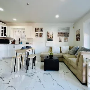  Homestay 2br 1ba Guest With King Bed - Free Parking - Renfrew Station - Location Canada
