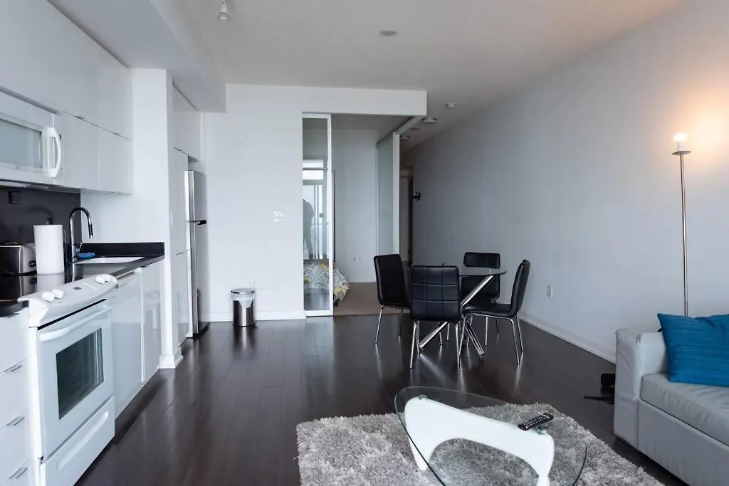 Classic Downtown Toronto Lakeview Condo With Free Parking Apartment