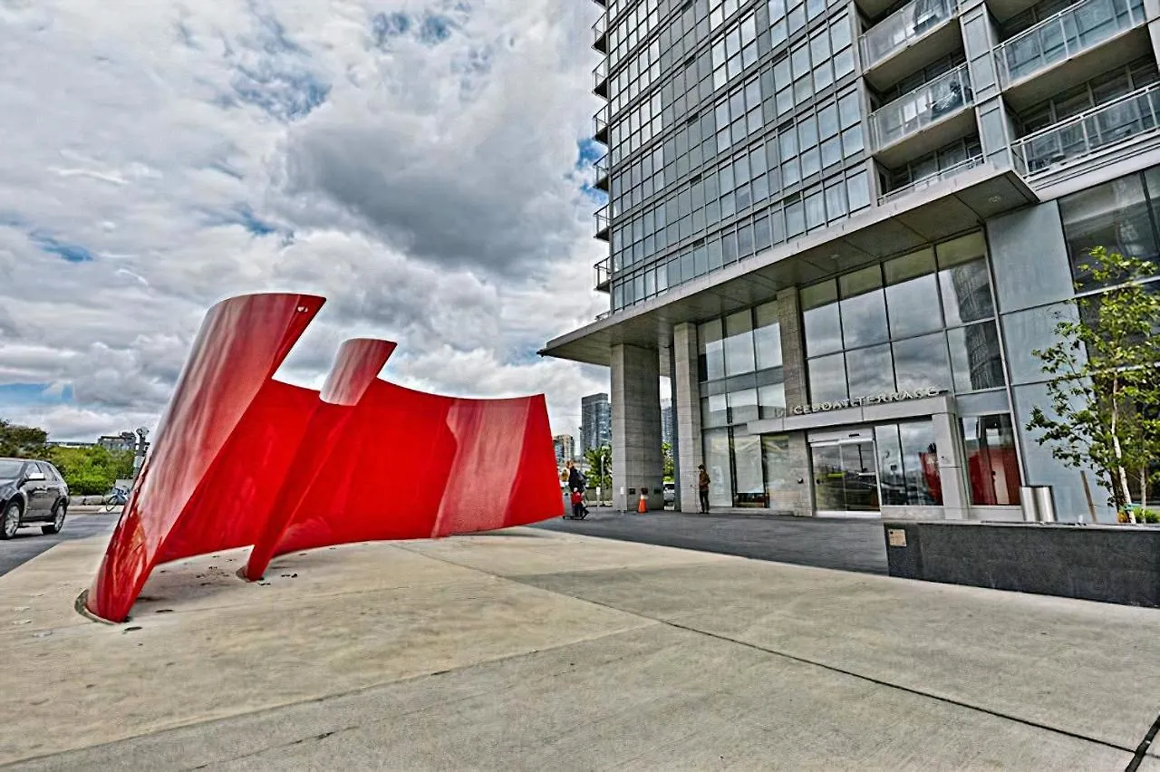 Classic Downtown Toronto Lakeview Condo With Free Parking Apartment