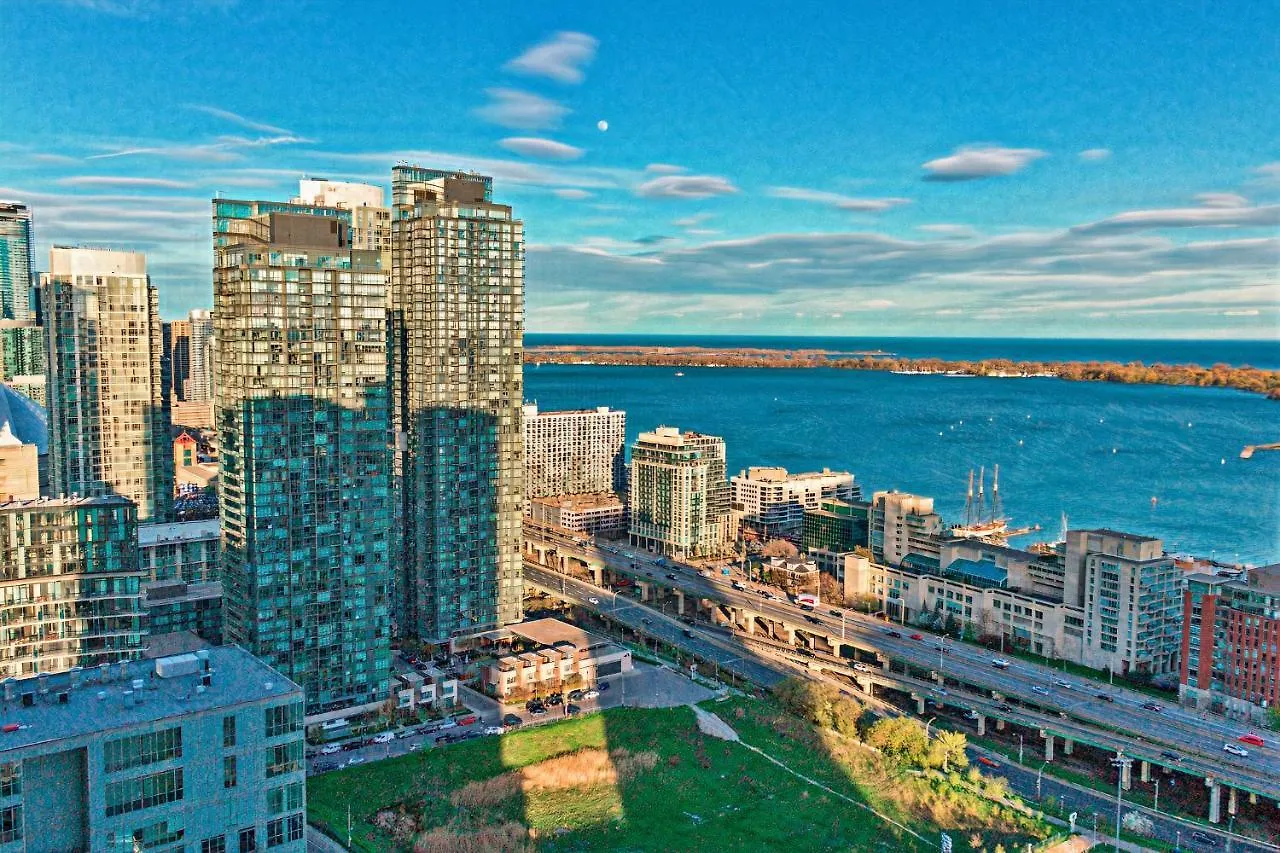 Classic Downtown Toronto Lakeview Condo With Free Parking